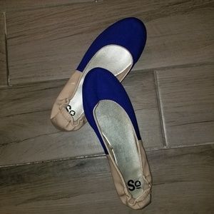 Tan/blue flats excellent condition